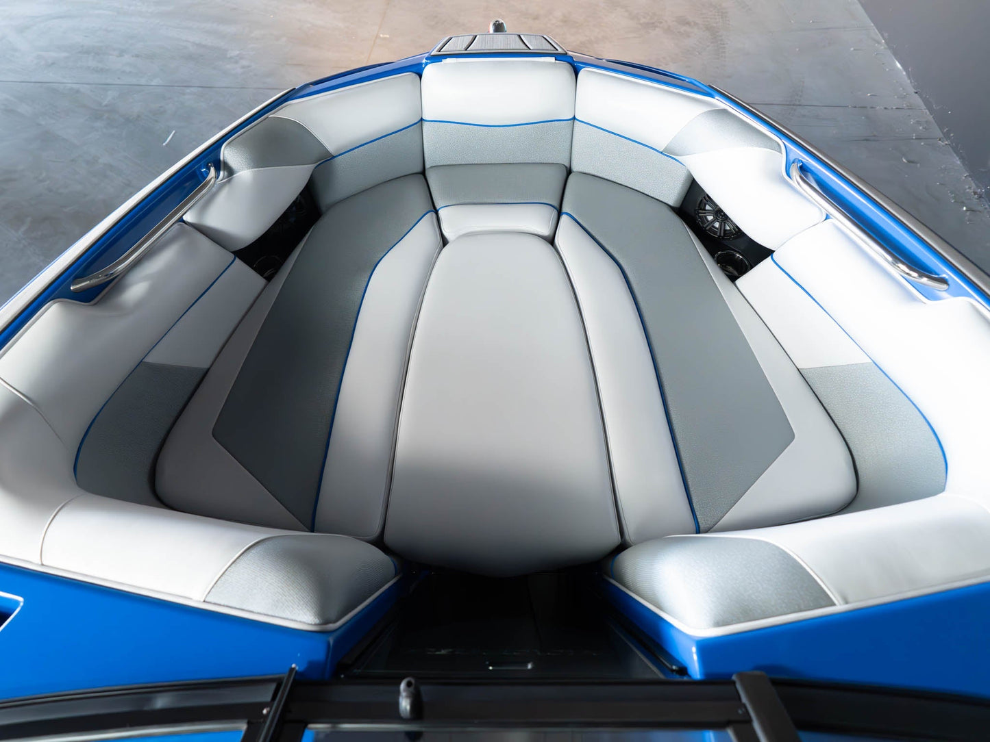 2018 Moomba Mojo Silver / Black / Blue - BoardCo Boats