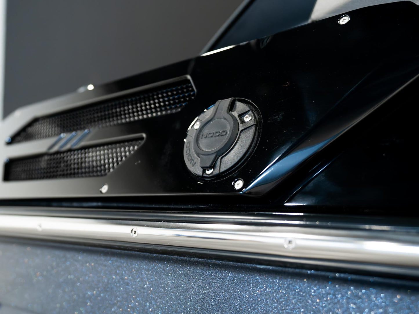 2025 Centurion Ri230 - Black Flake and Gunmetal Flake - BoardCo Boats