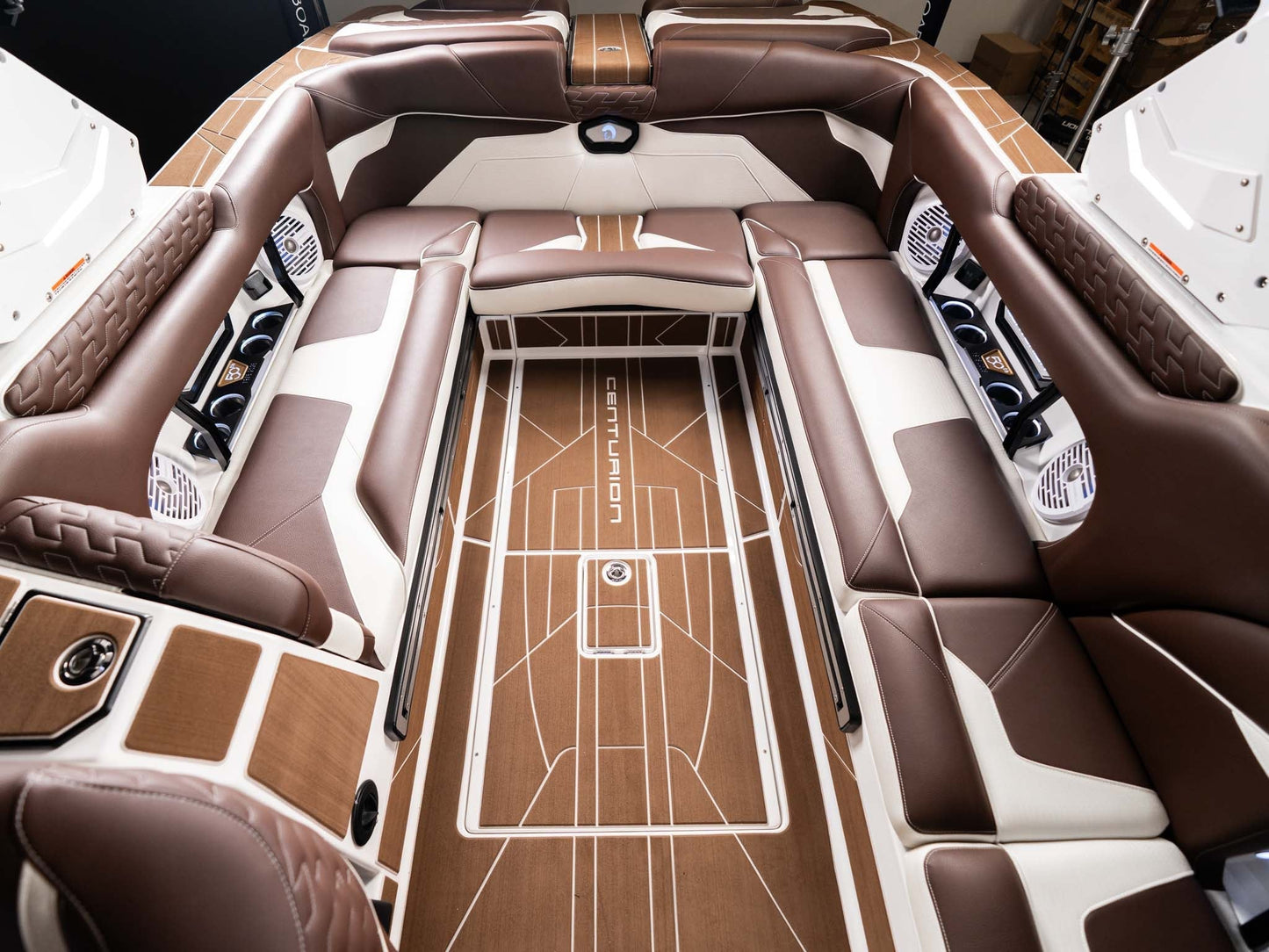 2026 Centurion Ri245 - White Frost / Saddle Brown - BoardCo Boats