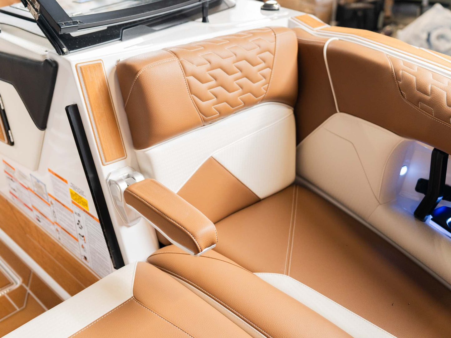 2026 Centurion Ri265 - White / Castano - BoardCo Boats