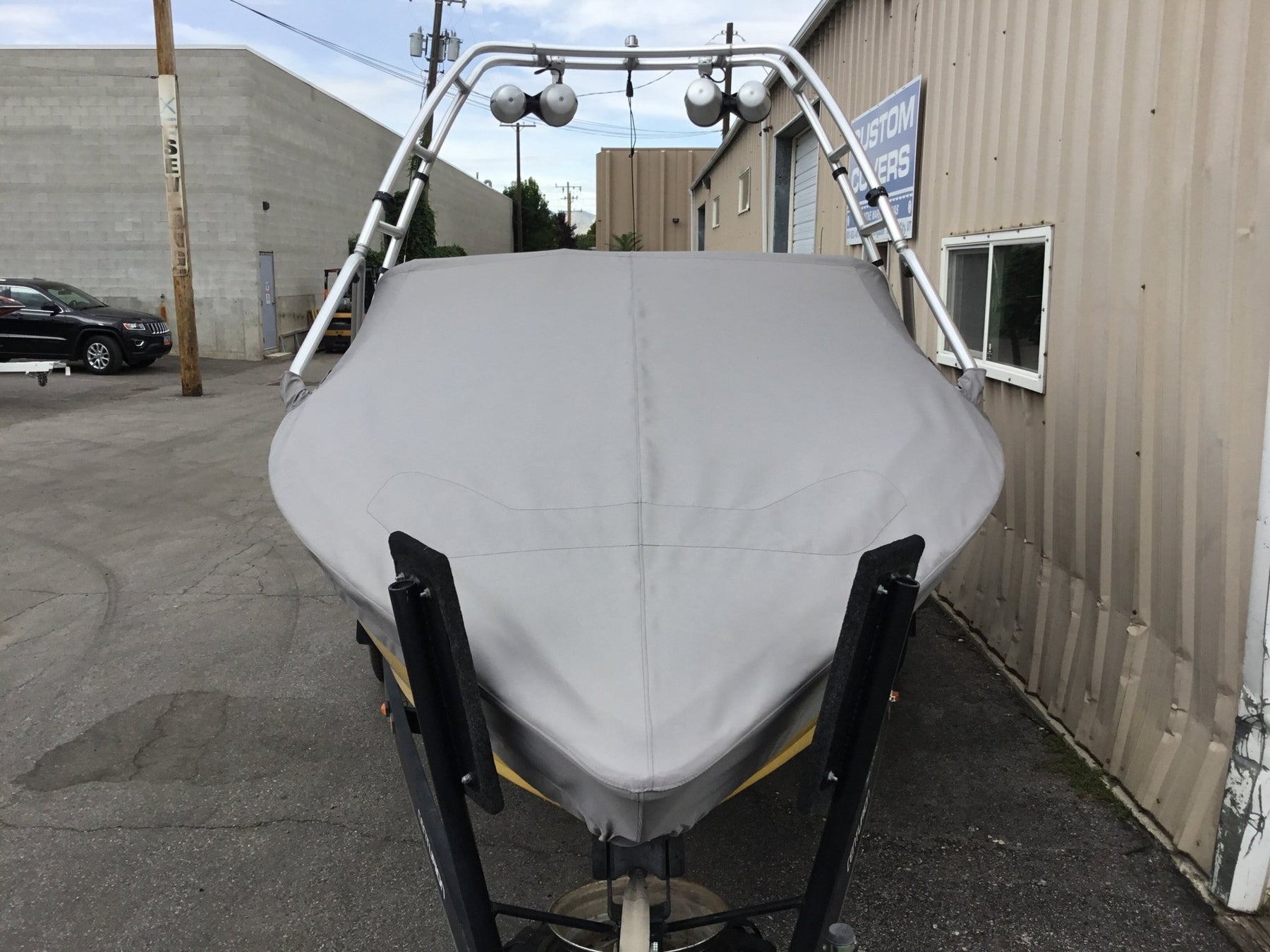 Centurion Avalanche with Proflight Tower Cinch Cover - BoardCo