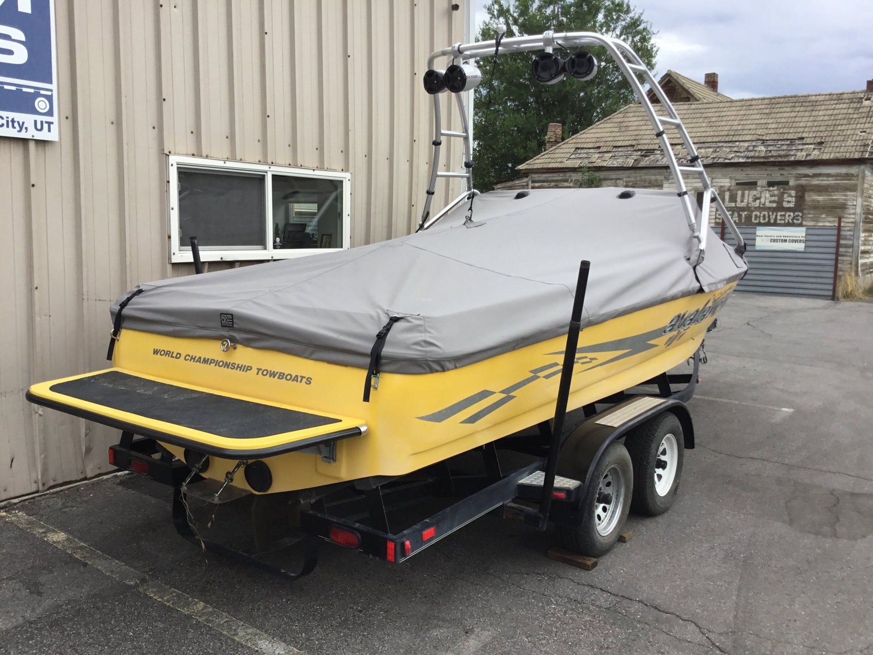 Centurion Avalanche with Proflight Tower Cinch Cover - BoardCo