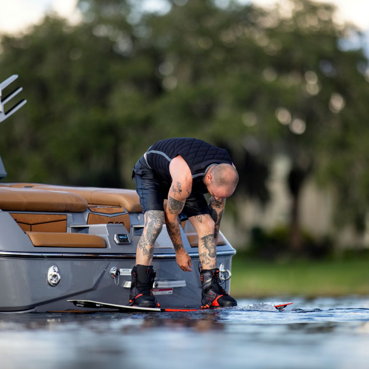 Follow B.P. Plus Comp Wake Vest 2022 in Blackout - BoardCo