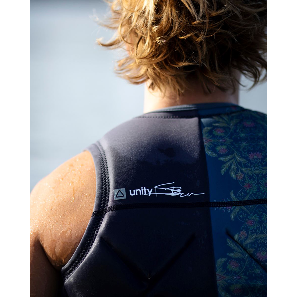 Follow Unity Comp Wake Vest in SB Charcoal