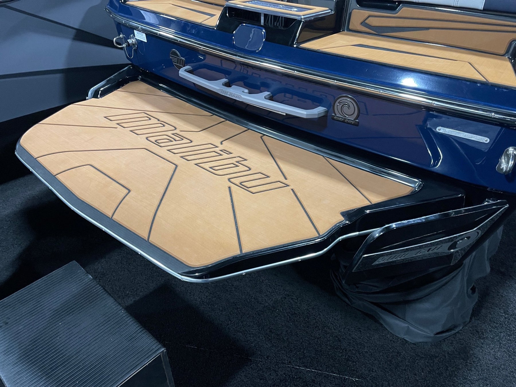 Malibu 21LX no step Swim Platform Cover - BoardCo