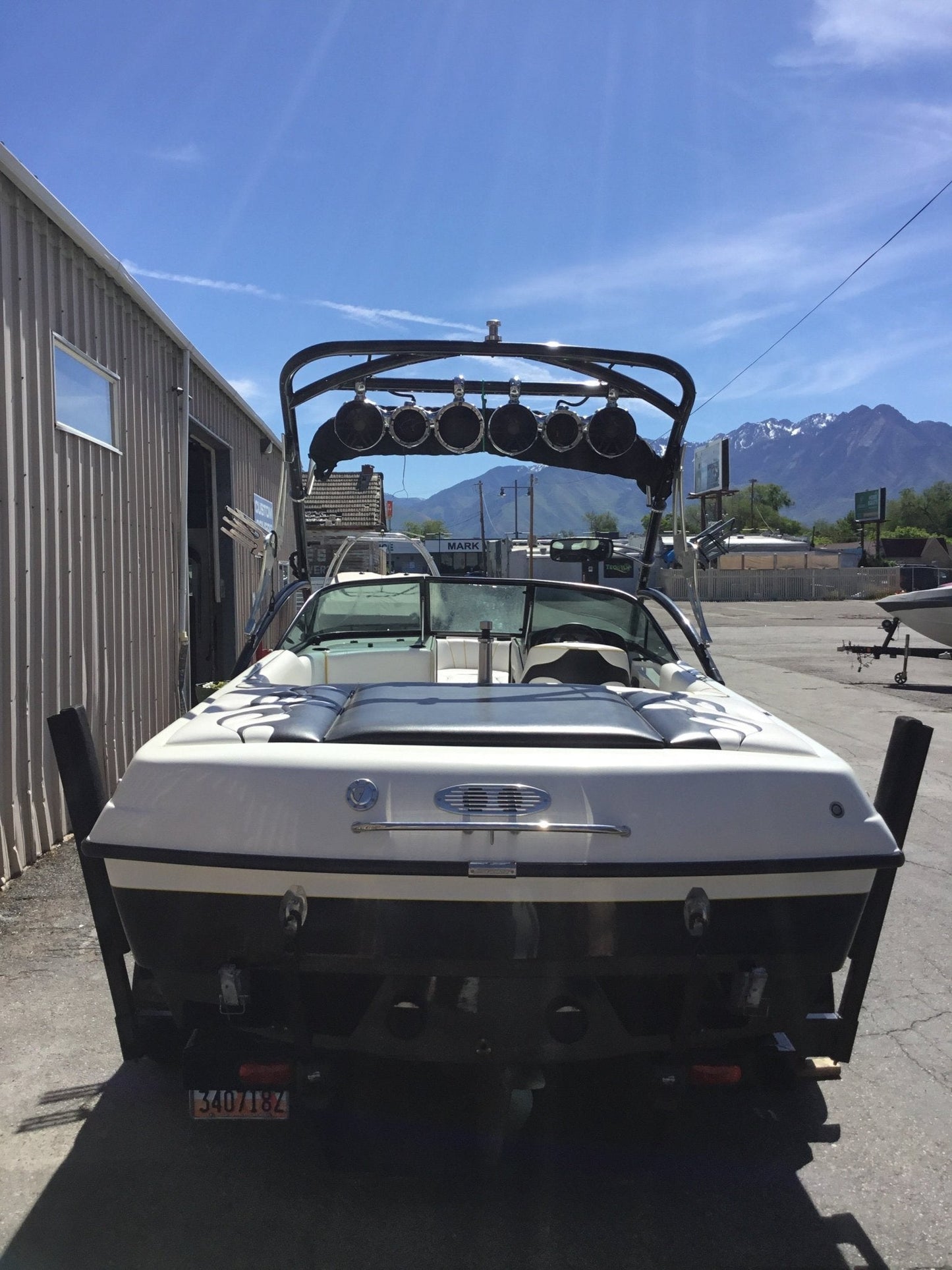 MB B52V 25 with AP 2.0 Tower Cinch Cover - BoardCo
