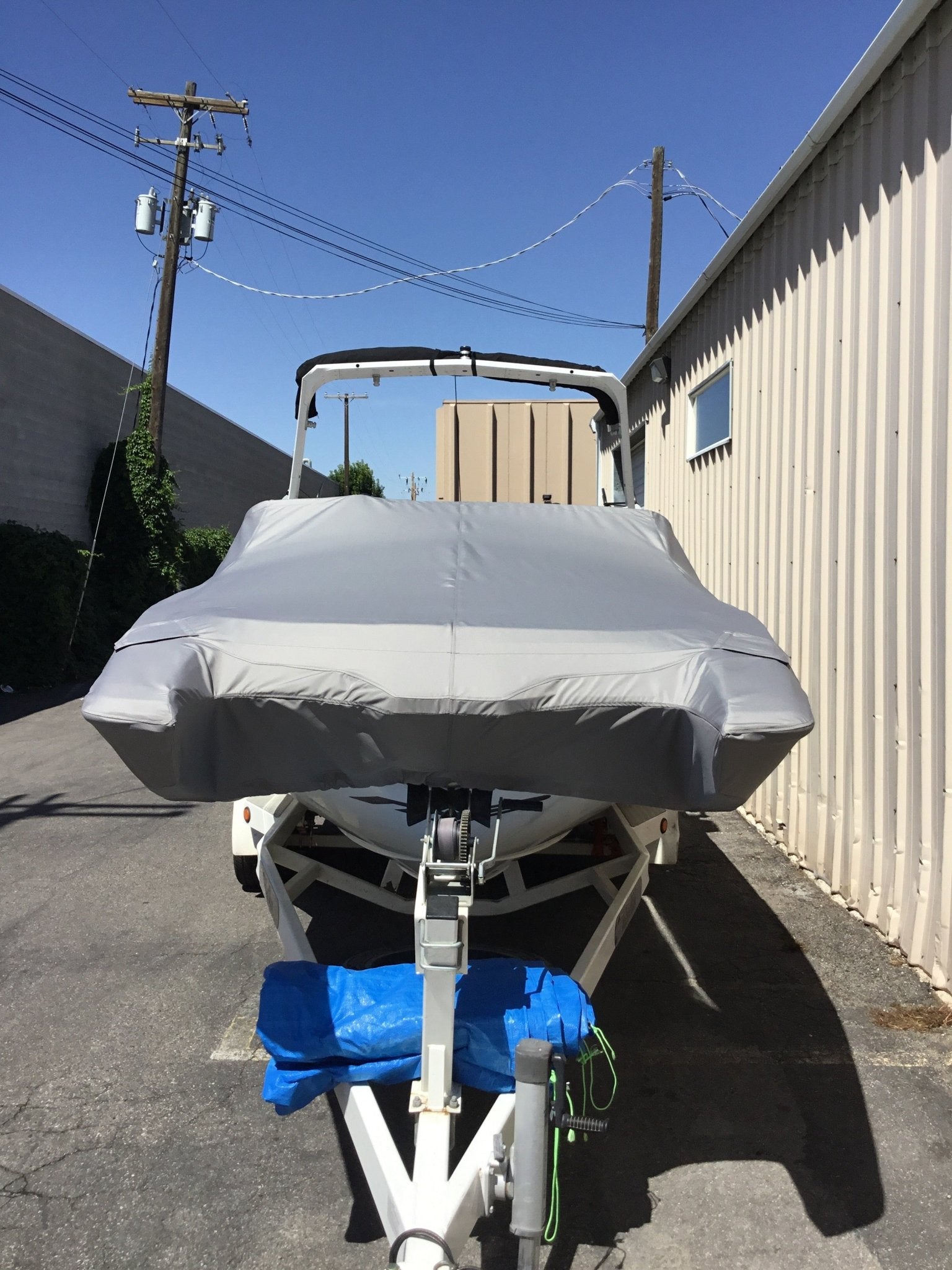 MB Tomcat 24 Skylon Forward Facing Tower Cinch Cover - BoardCo