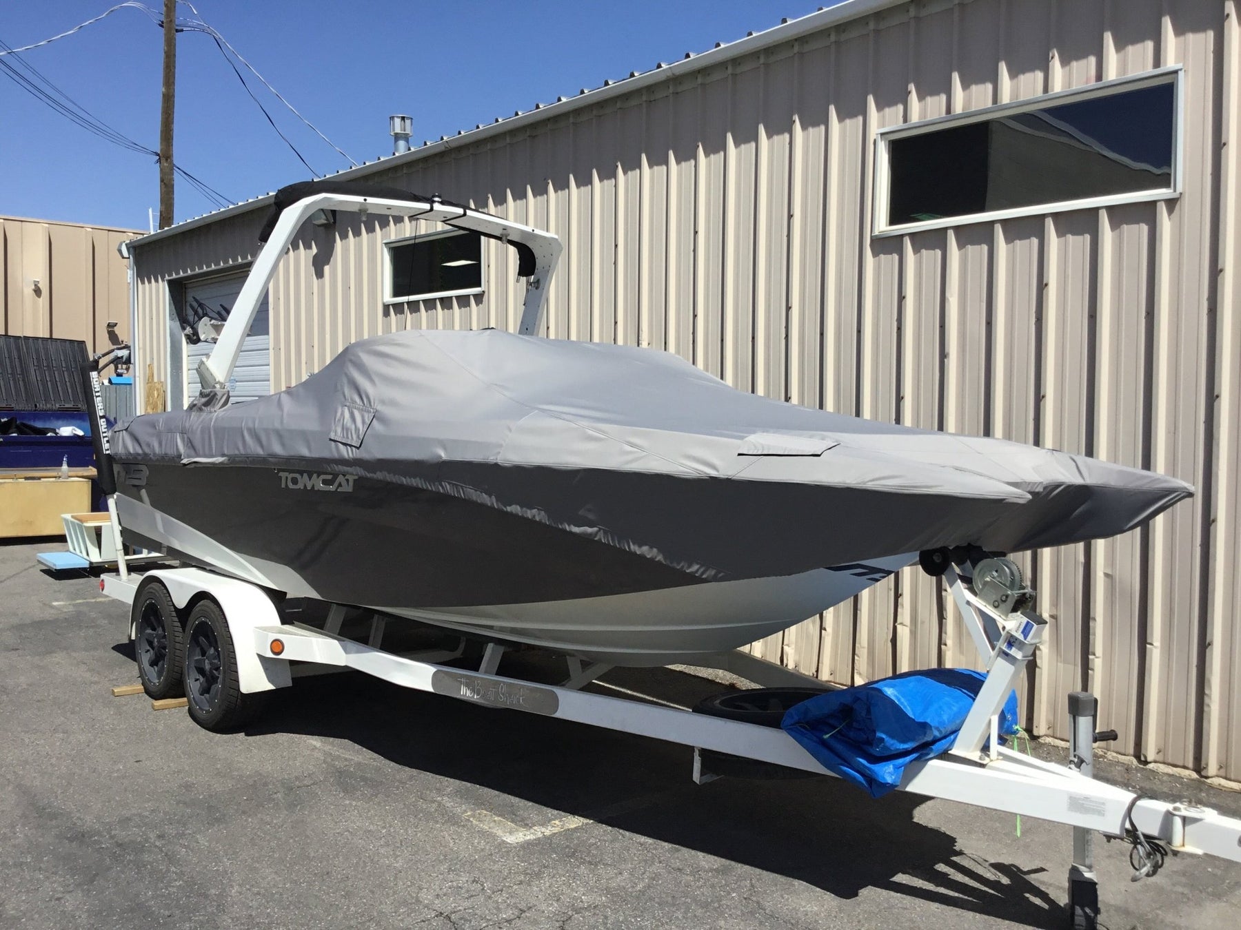 MB Tomcat 24 Skylon Forward Facing Tower Cinch Cover - BoardCo