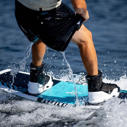 Open-Toe vs Closed-Toe Wakeboard Bindings: Complete 2025 Buying Guide - BoardCo