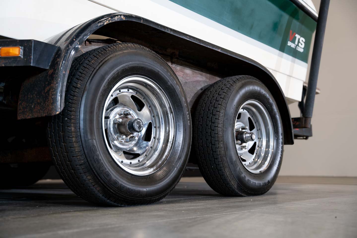 2001 Calibra VTS - BoardCo Boats