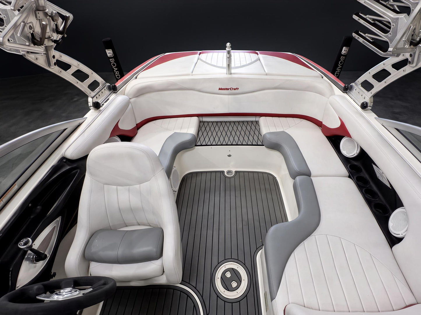 2006 Mastercraft Xstar in Red / White