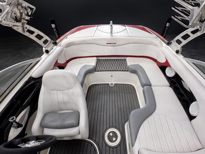 2006 Mastercraft Xstar in Red / White