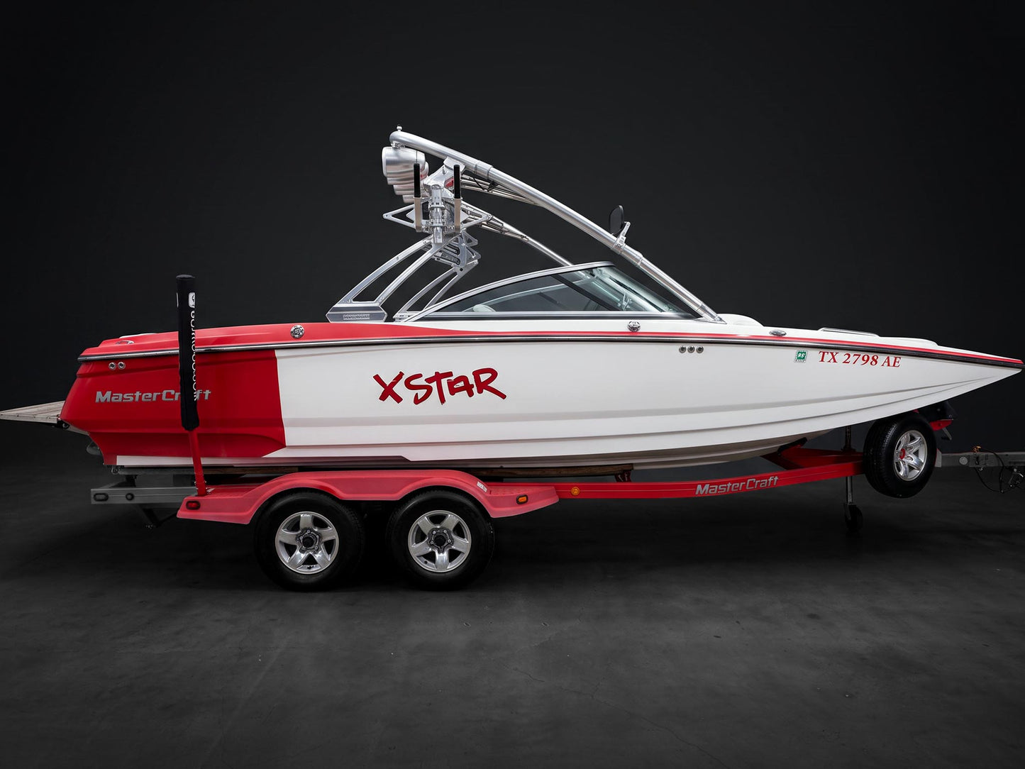 2006 Mastercraft Xstar in Red / White