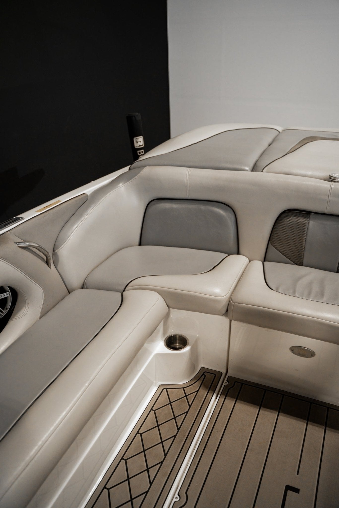 2008 Centurion SV240 - White / Blue - BoardCo Boats