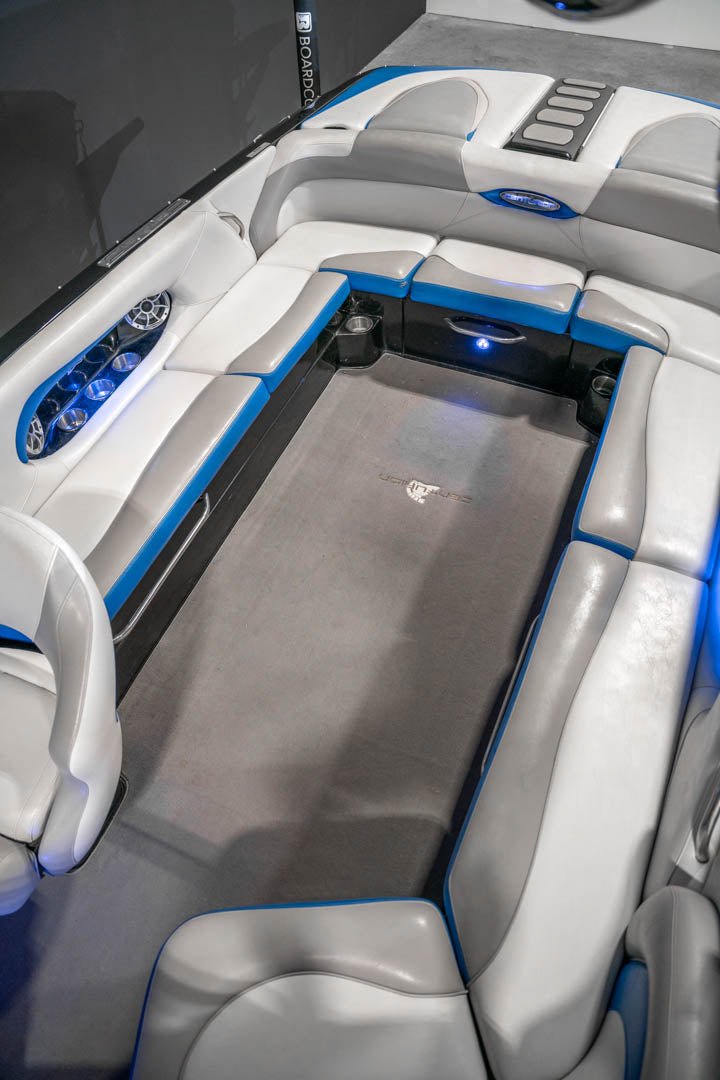 2013 Centurion SV244 - BoardCo Boats