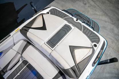 2015 Centurion FS33 - BoardCo Boats