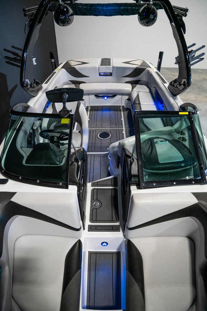 2015 Centurion FS33 - BoardCo