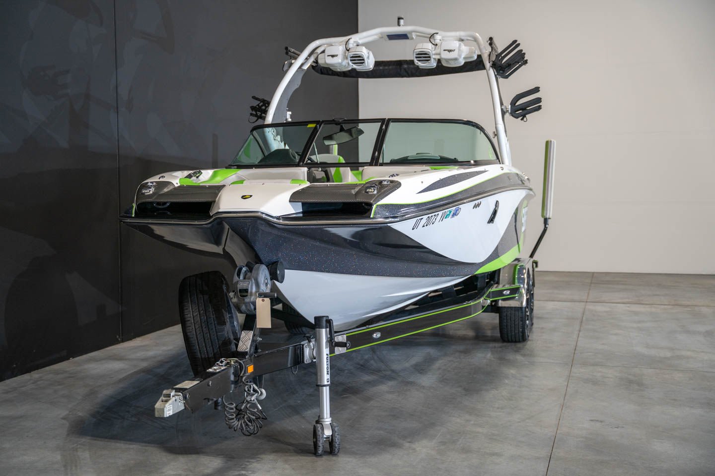 2015 Centurion FS44 - BoardCo Boats