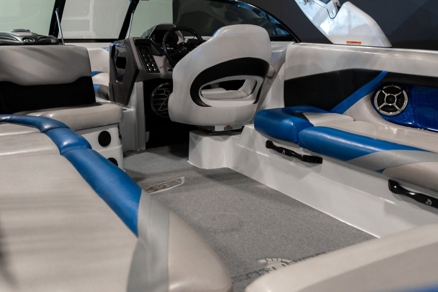 2015 Centurion FS44 - Canadian Blue Flake / White - BoardCo Boats