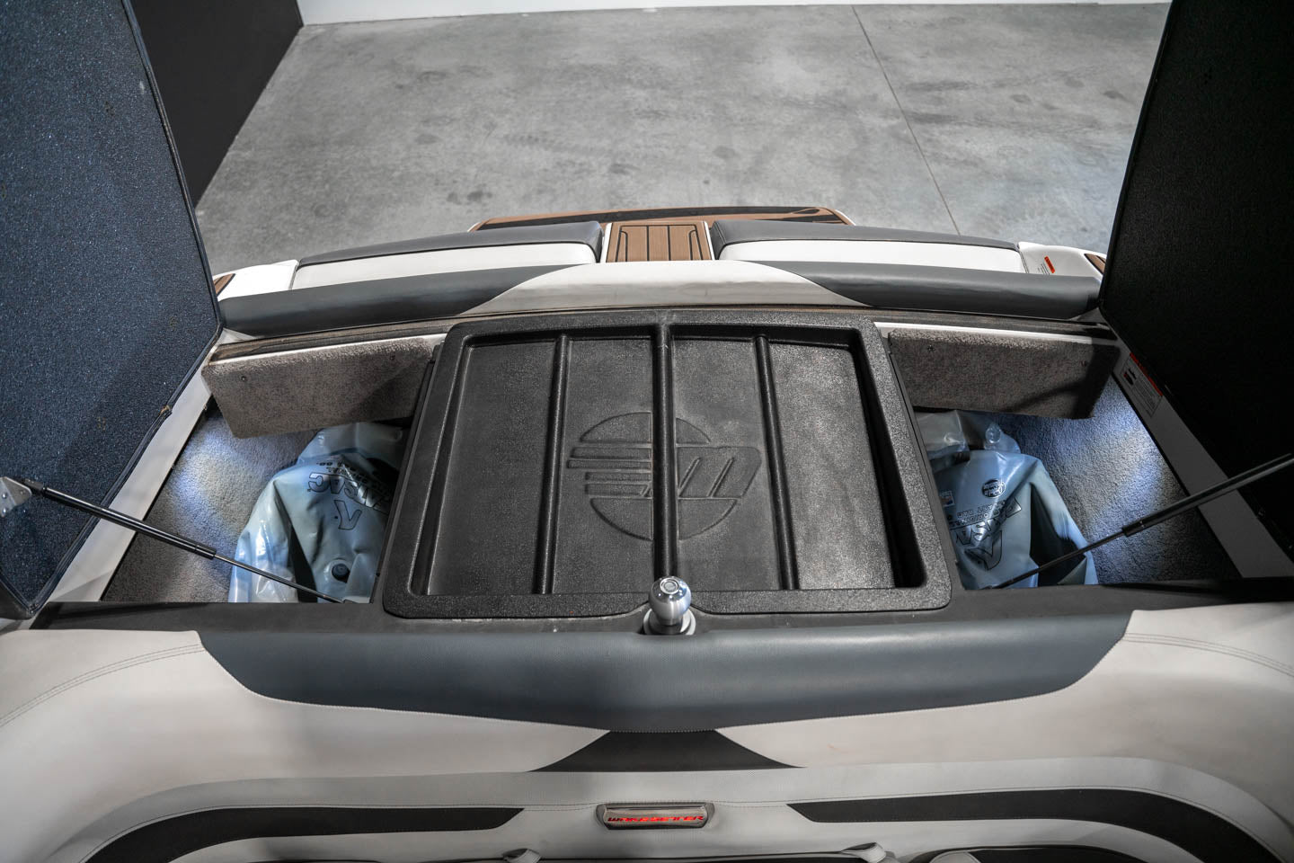 2016 Malibu 23 LSV - BoardCo