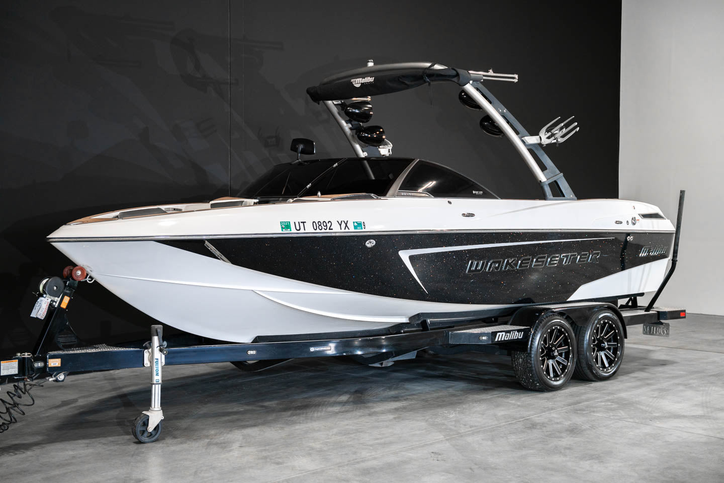 2016 Malibu 23 LSV - BoardCo