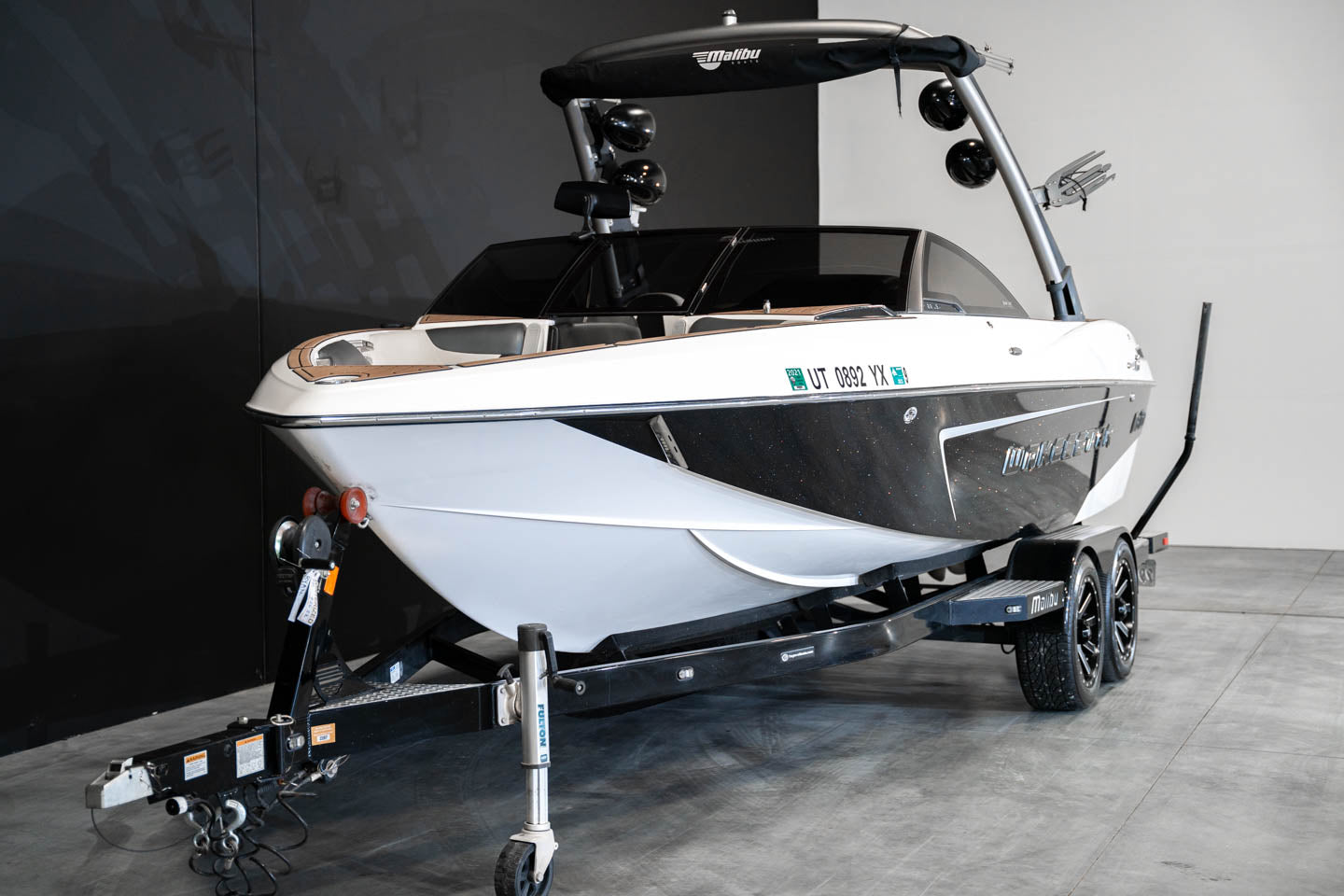 2016 Malibu 23 LSV - BoardCo Boats
