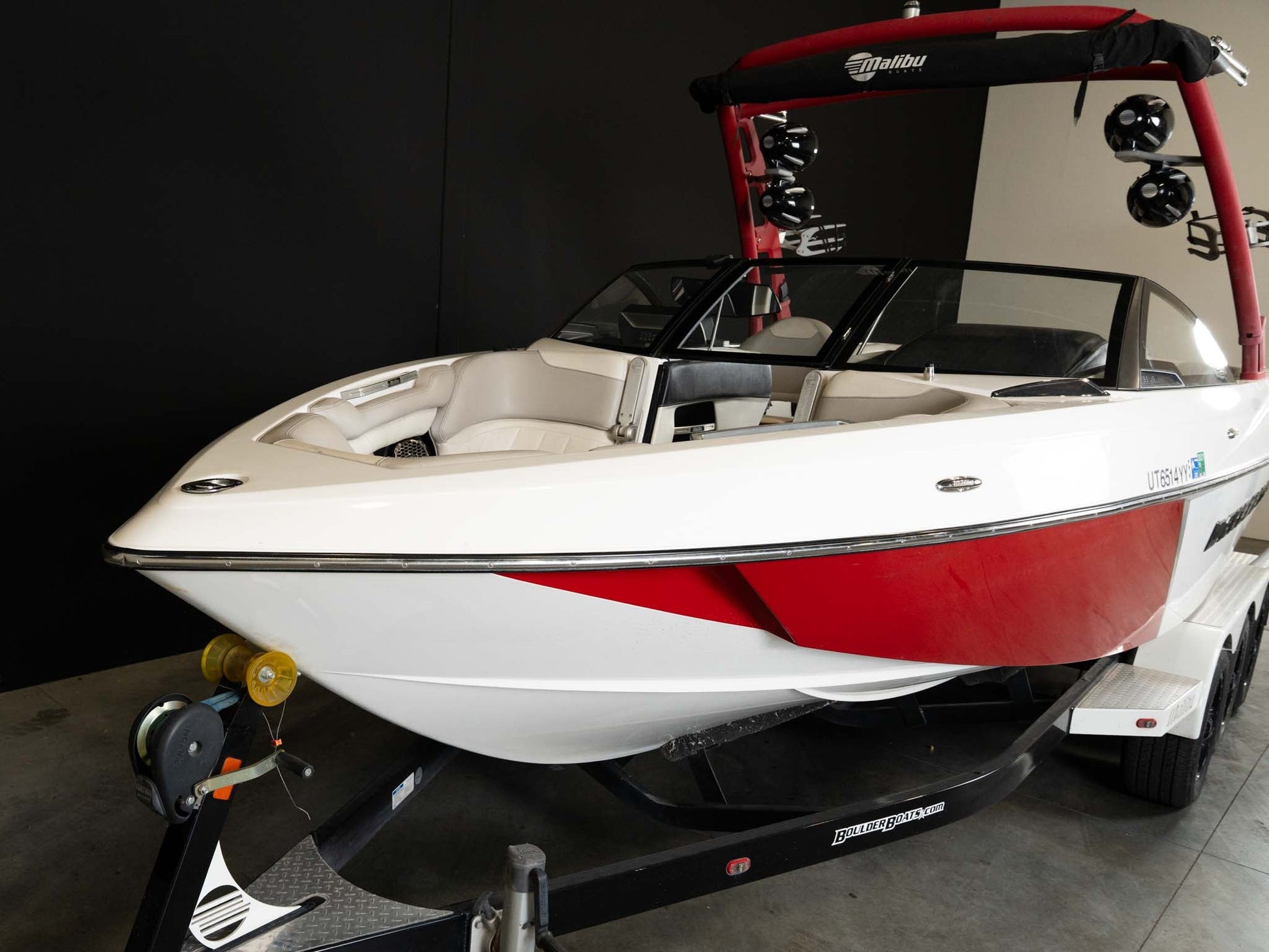 2016 Malibu LSV 25 - White / Red - BoardCo Boats