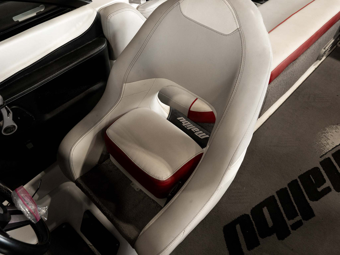 2016 Malibu LSV 25 - White / Red - BoardCo Boats