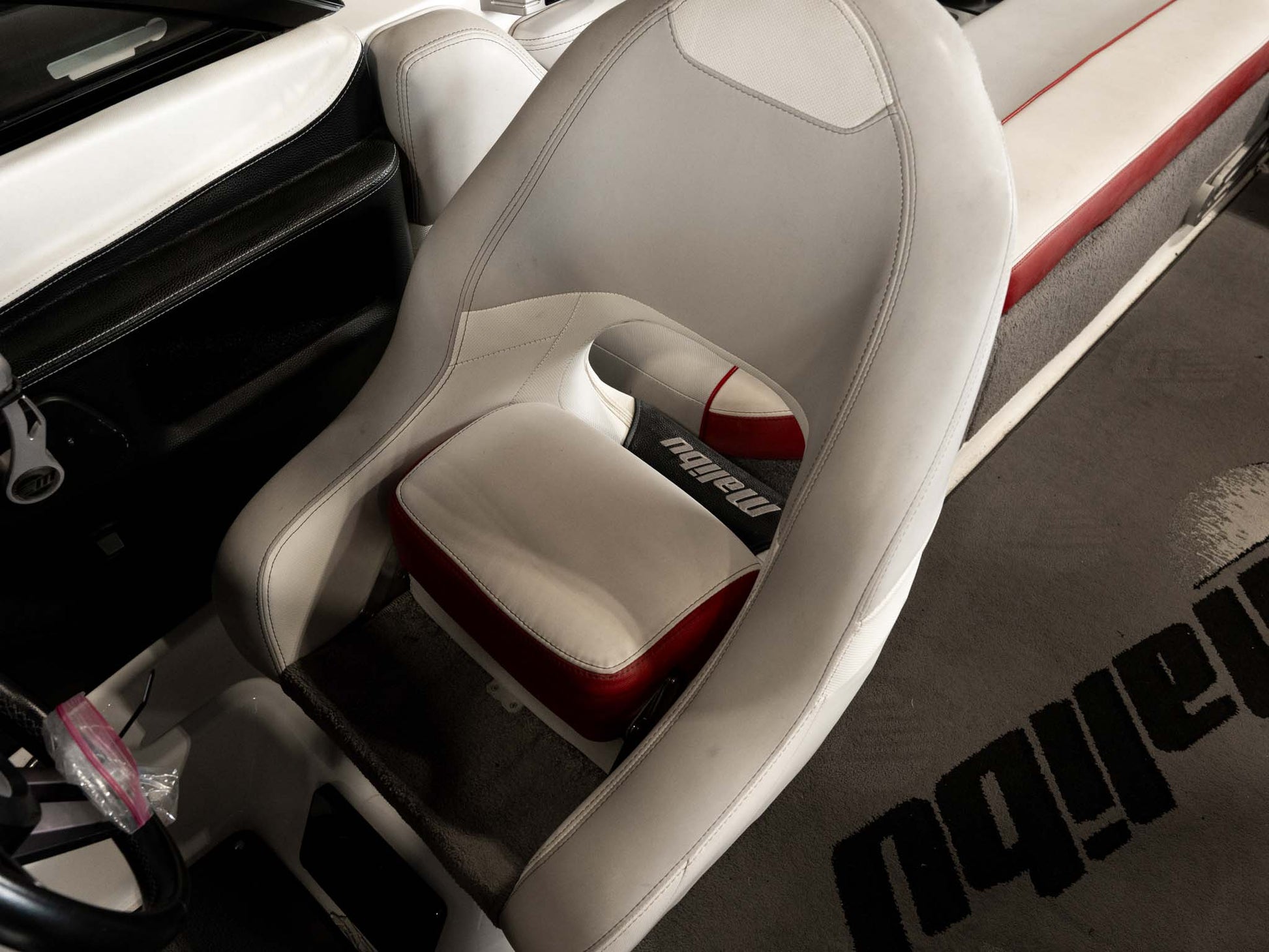 2016 Malibu LSV 25 - White / Red - BoardCo Boats