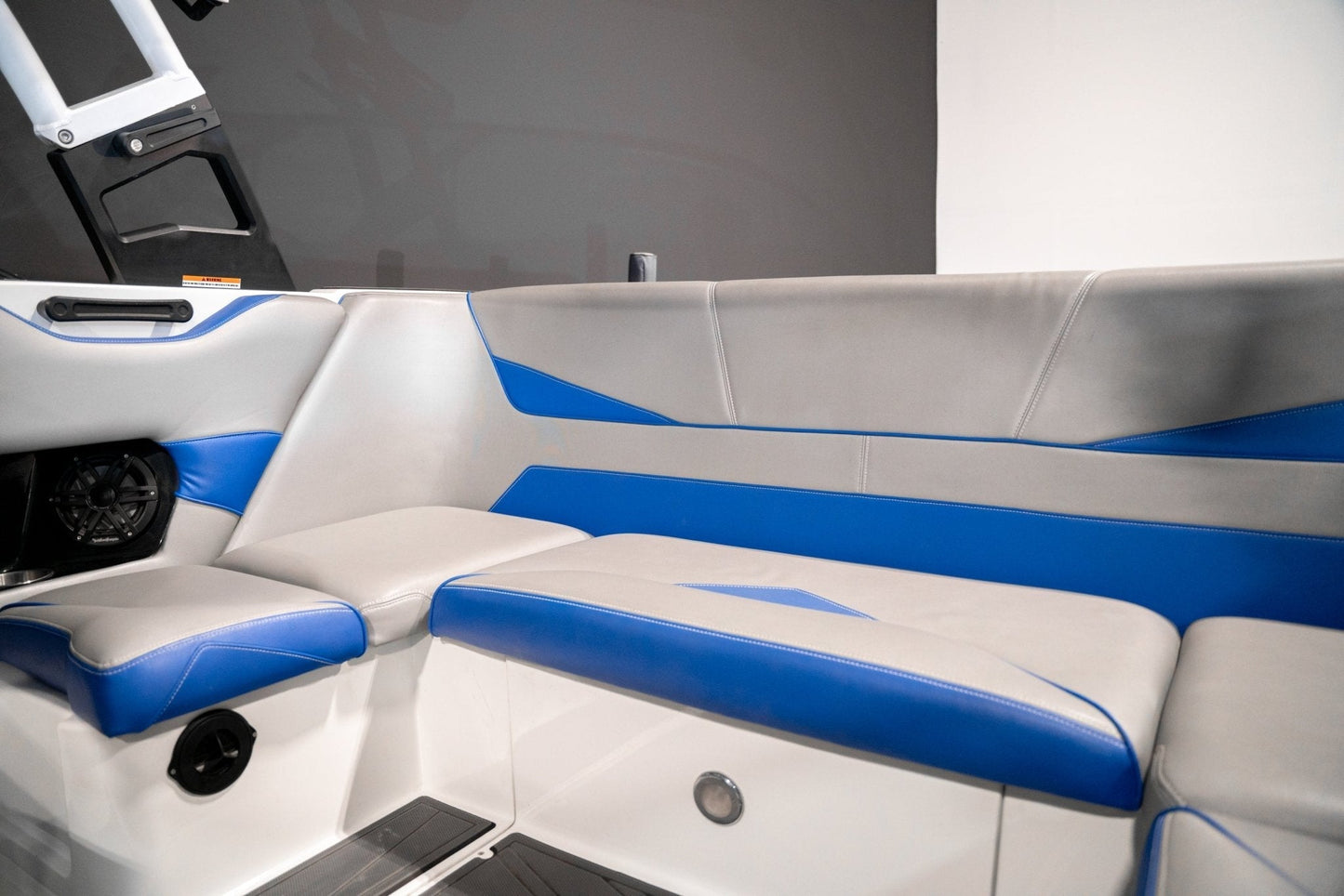 2016 Supreme S211 - White - Blue - BoardCo