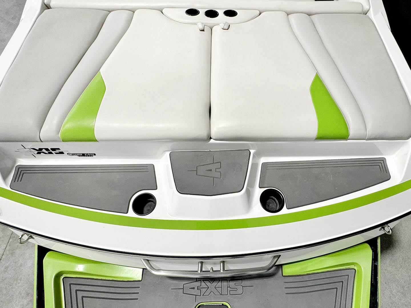 2017 Axis A22 - White / Green - BoardCo Boats