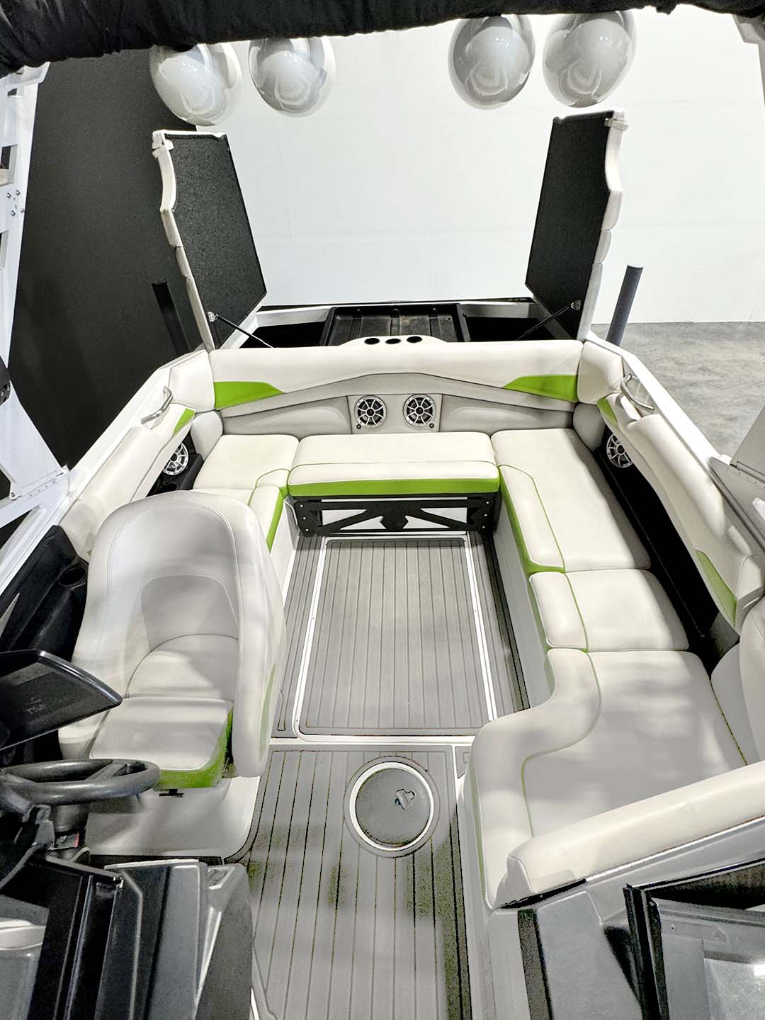 2017 Axis A22 - White / Green - BoardCo Boats