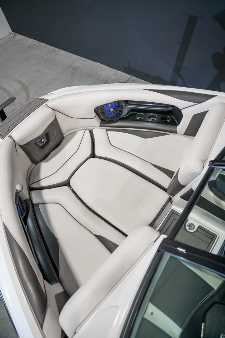 2017 Centurion Ri217 - BoardCo Boats