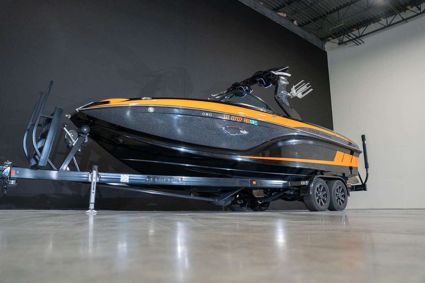 2017 Centurion Ri237 Black Flake / Orange - BoardCo Boats
