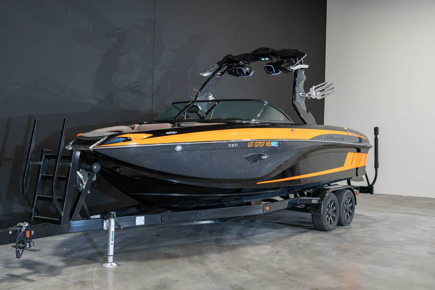 2017 Centurion Ri237 Black Flake / Orange - BoardCo Boats