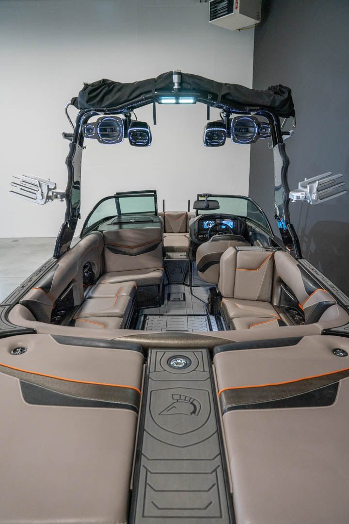 2017 Centurion Ri237 Black Flake / Orange - BoardCo Boats