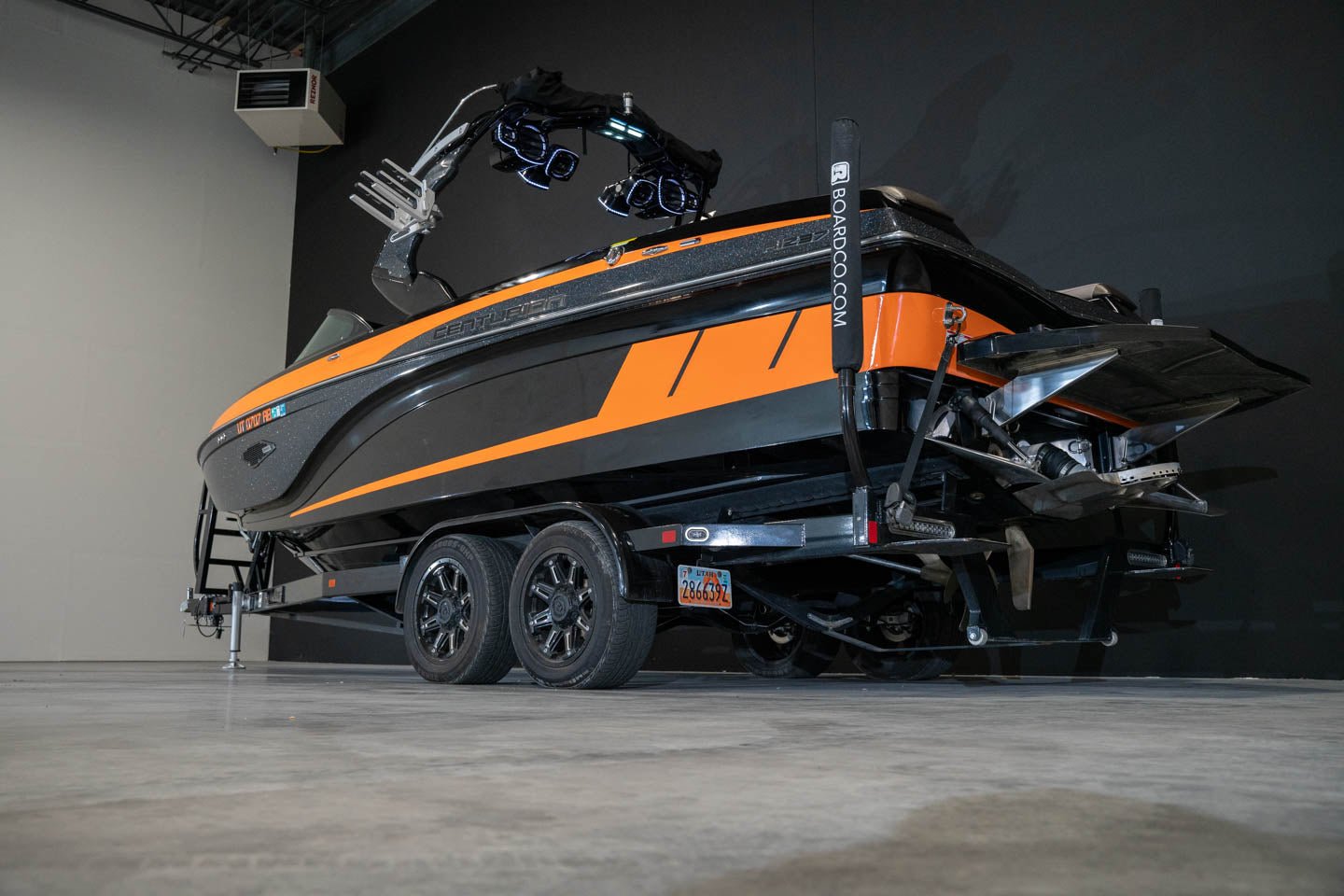 2017 Centurion Ri237 Black Flake / Orange - BoardCo Boats