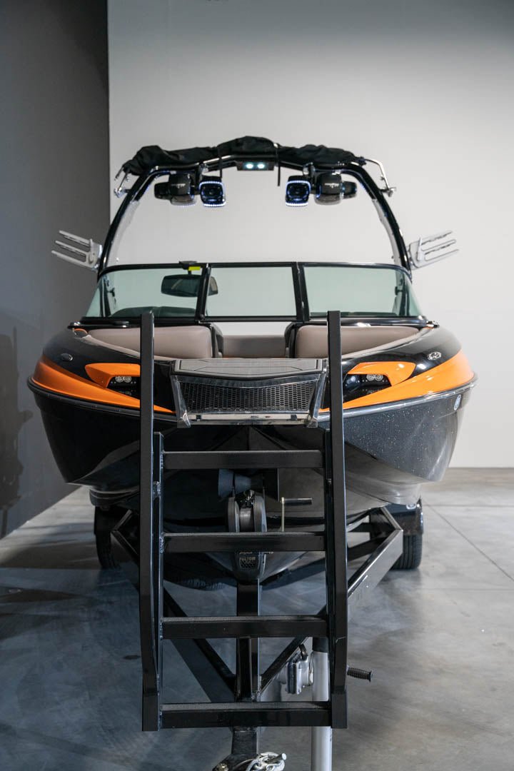 2017 Centurion Ri237 Black Flake / Orange - BoardCo Boats