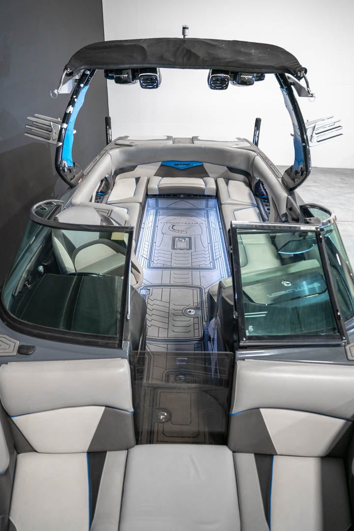 2017 Centurion RI257 Electric Blue / Gun Metal Flake / Black - BoardCo Boats
