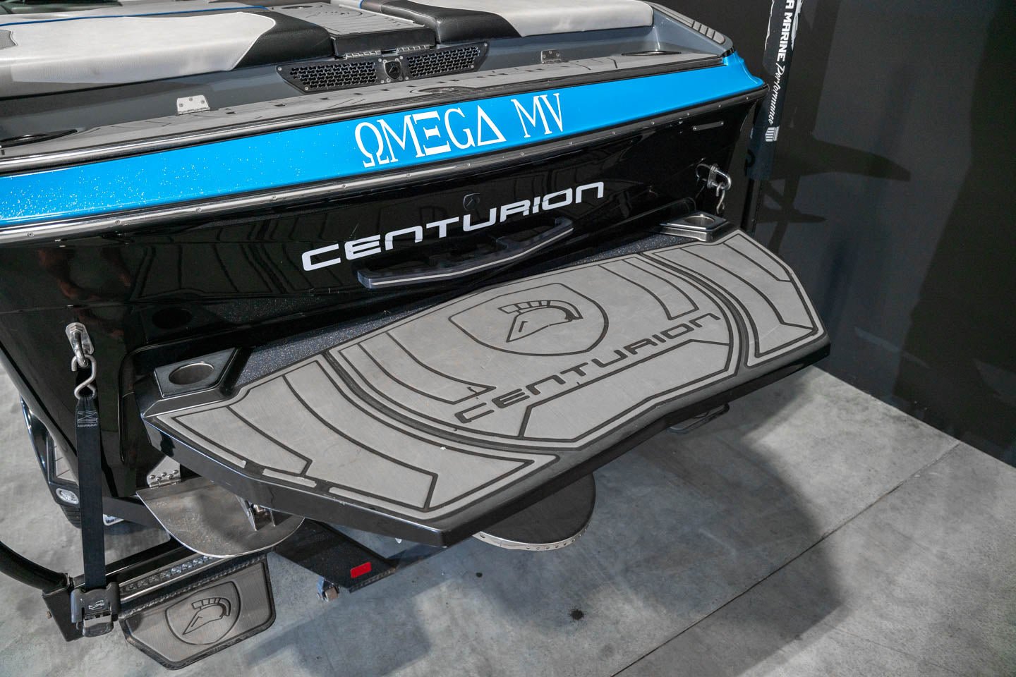2017 Centurion RI257 Electric Blue / Gun Metal Flake / Black - BoardCo Boats