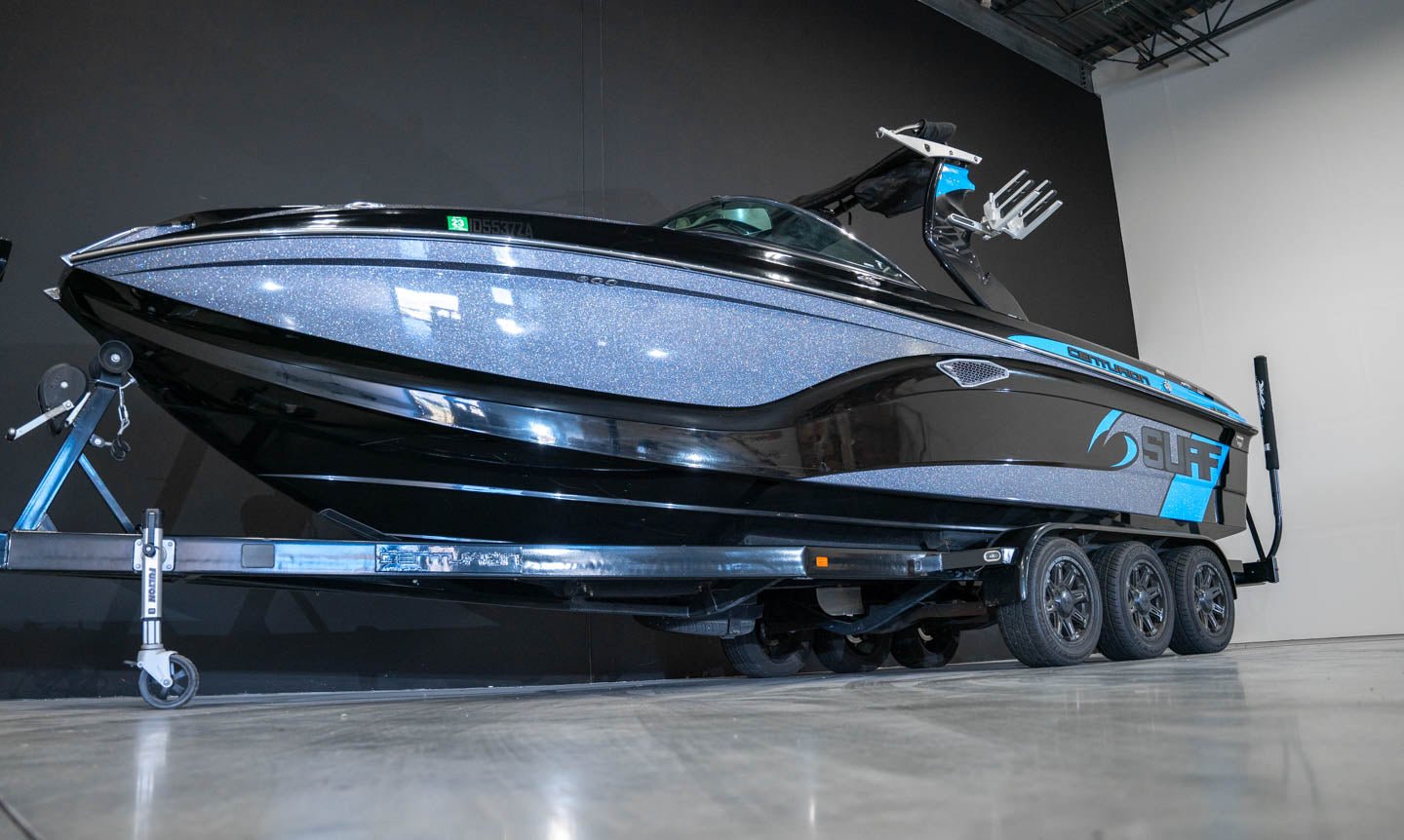 2017 Centurion RI257 Electric Blue / Gun Metal Flake / Black - BoardCo Boats