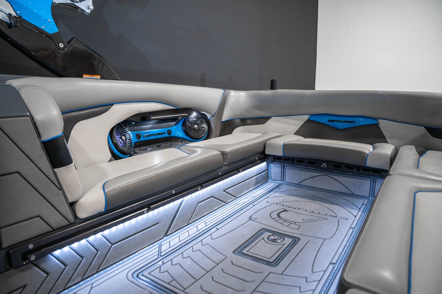 2017 Centurion RI257 Electric Blue / Gun Metal Flake / Black - BoardCo Boats