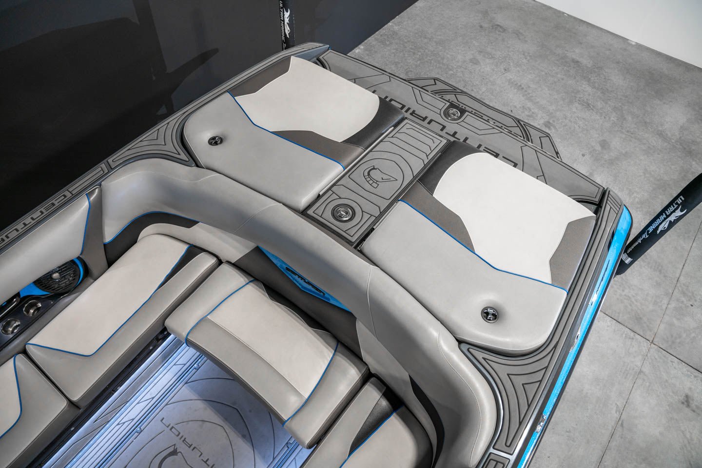 2017 Centurion RI257 Electric Blue / Gun Metal Flake / Black - BoardCo Boats