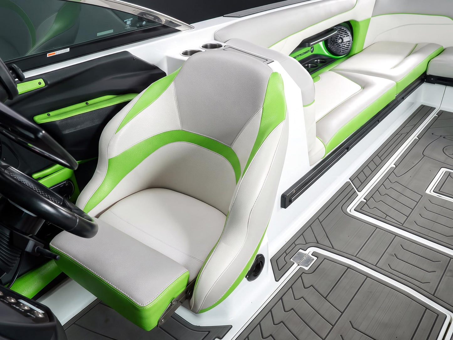 2017 Centurion Ri257 - White / Gunmetal Flake / Green