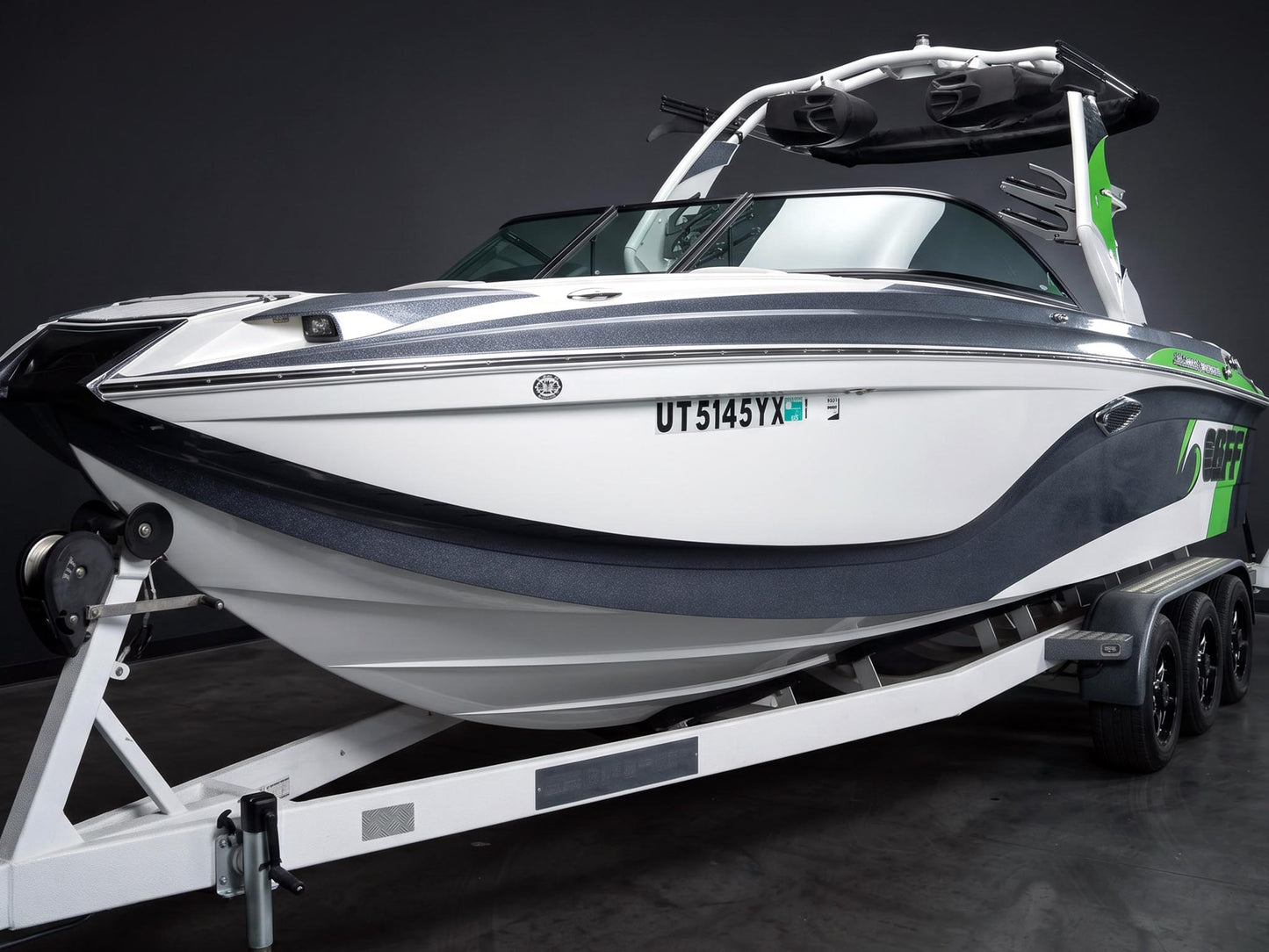 2017 Centurion Ri257 - White / Gunmetal Flake / Green