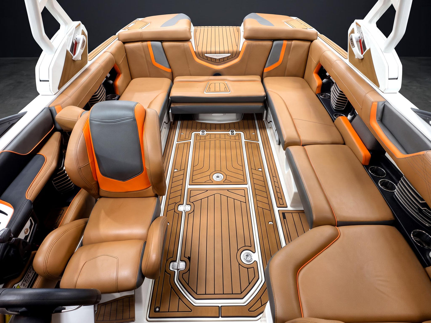 2017 Nautique G23 in Rootbeer Flake / White