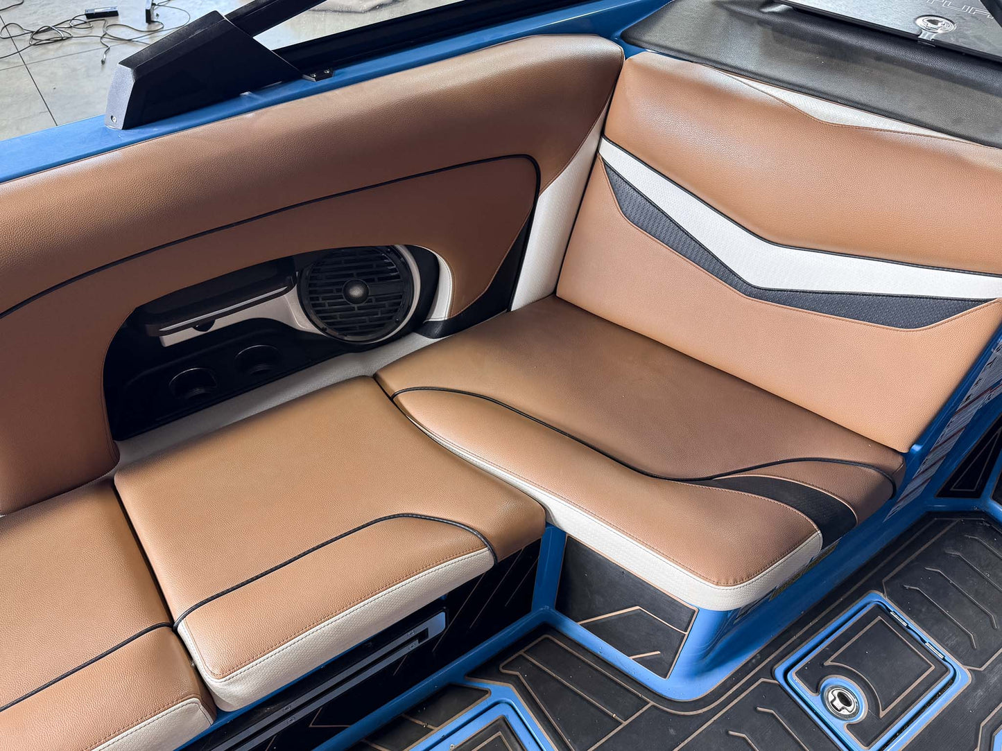 2018 Centurion Ri237 - Blue / White - BoardCo Boats