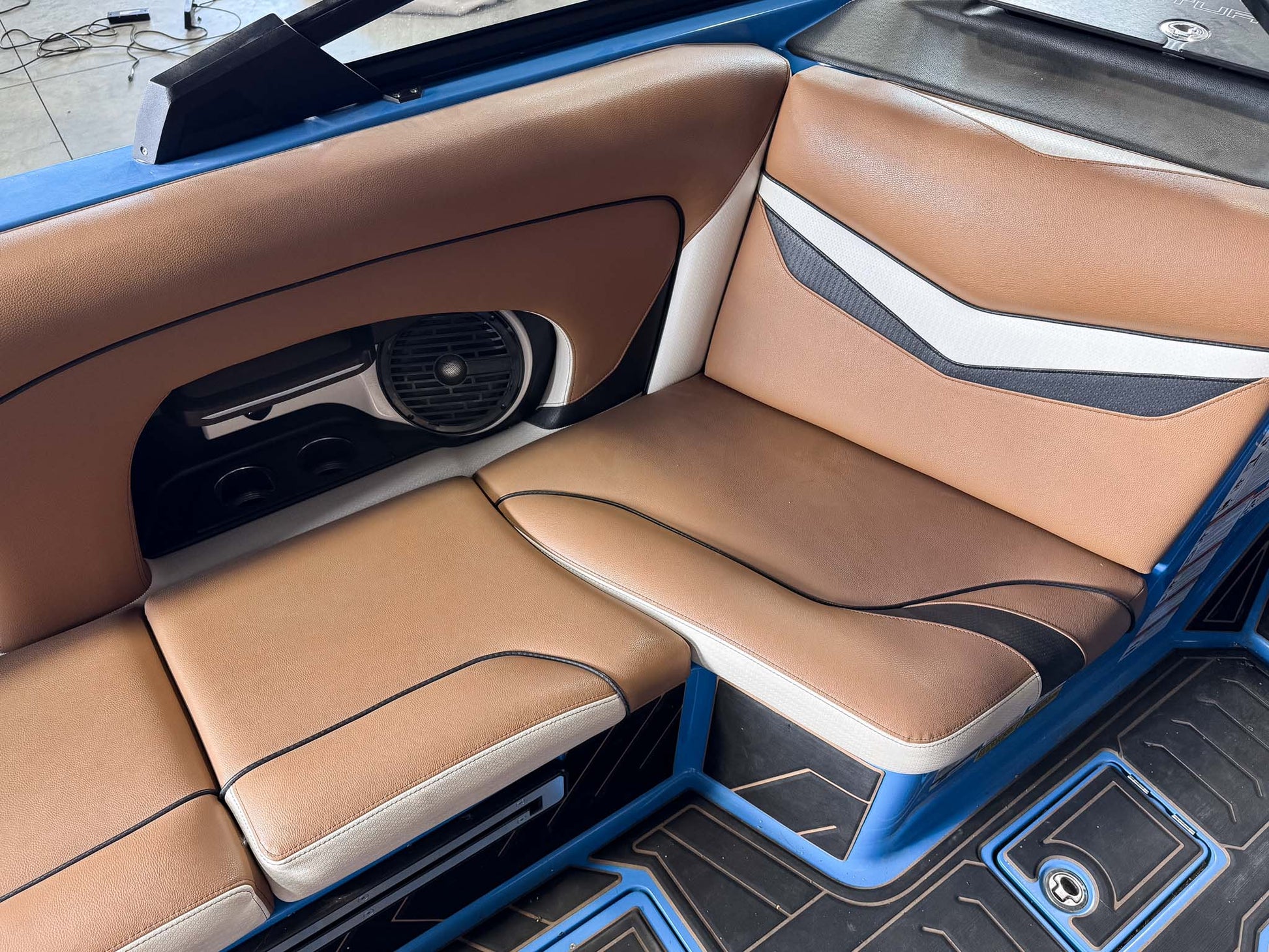 2018 Centurion Ri237 - Blue / White - BoardCo Boats