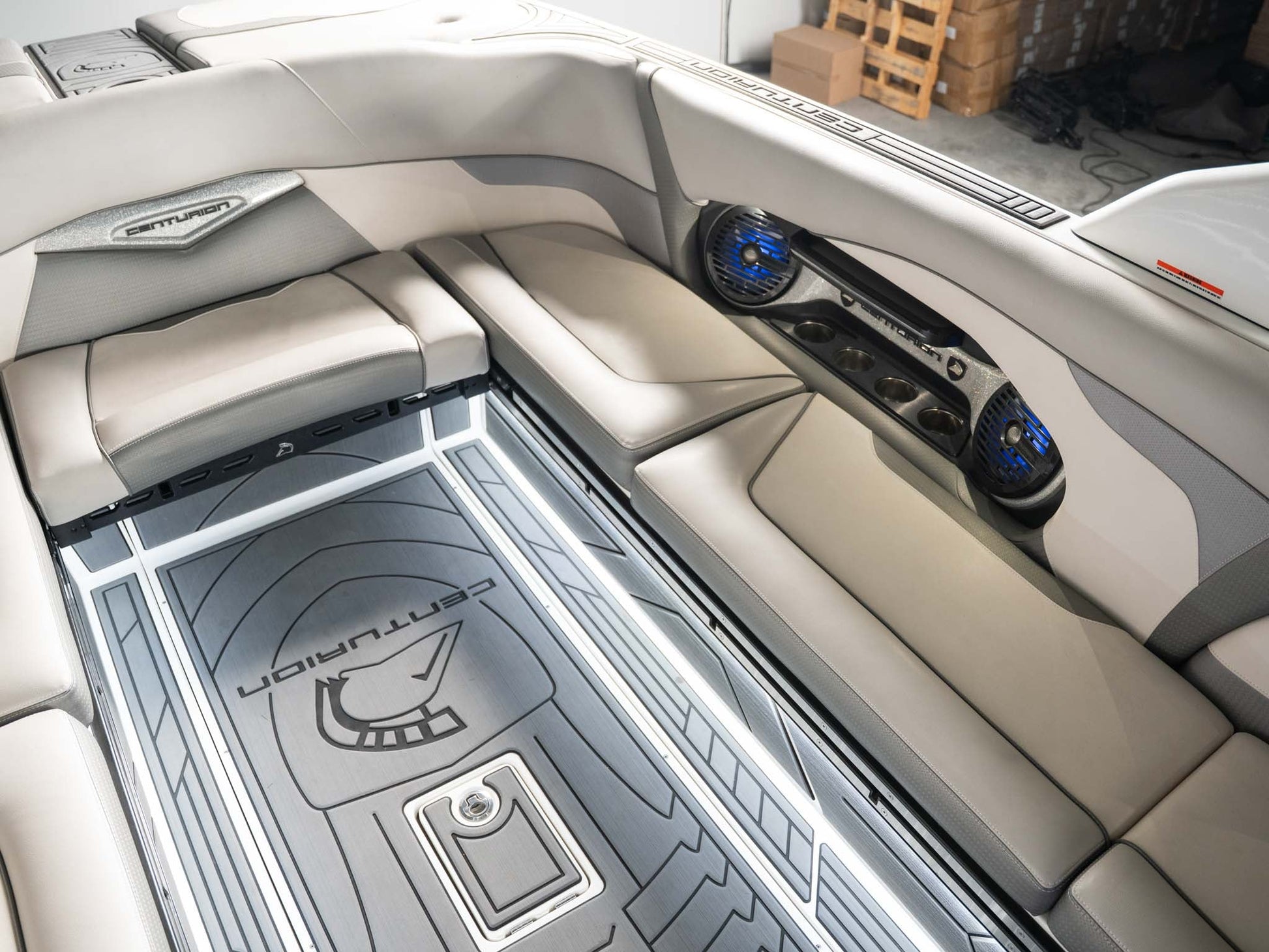 2018 Centurion Ri257 - White / Grey - BoardCo Boats