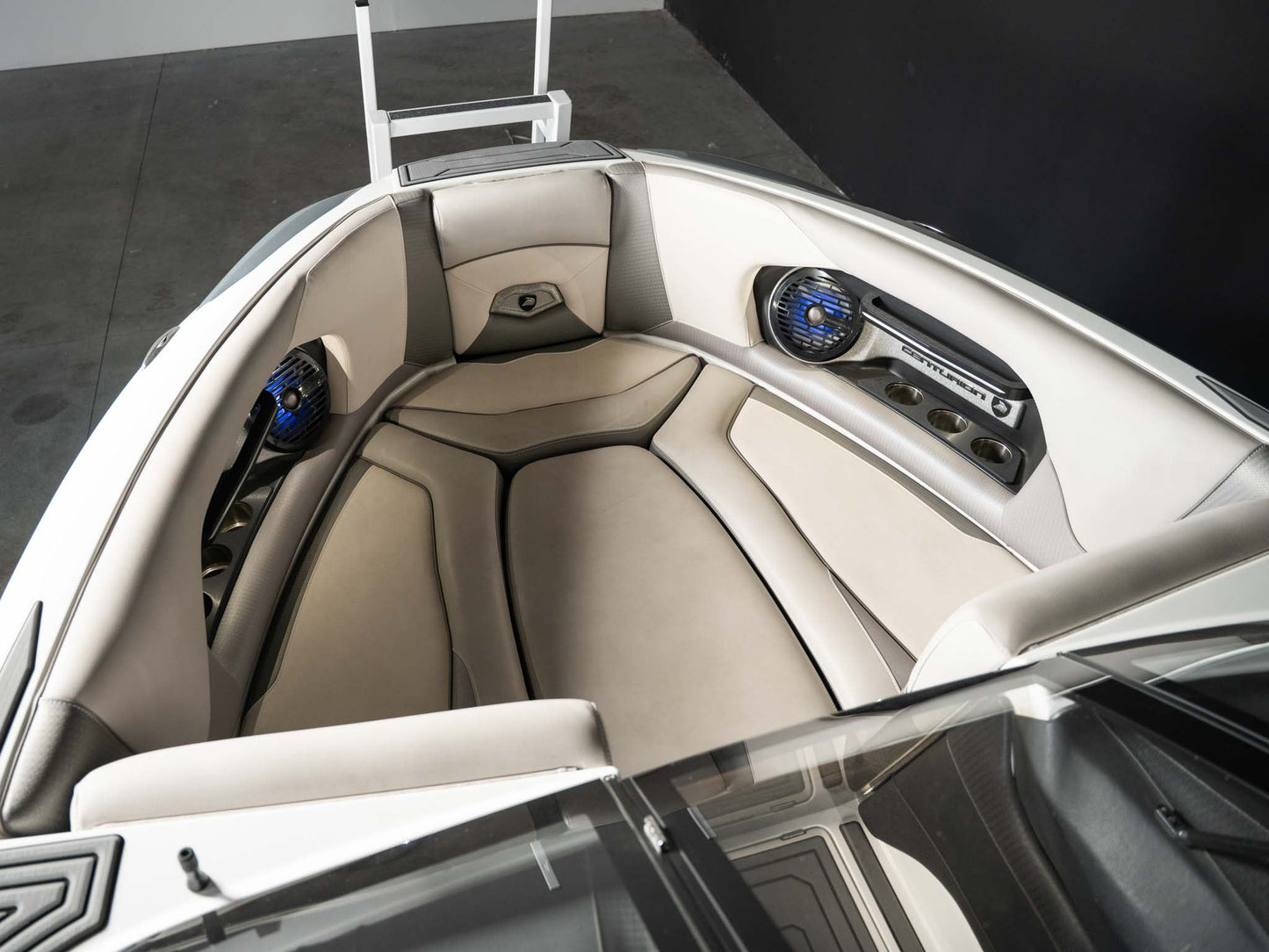 2018 Centurion Ri257 - White / Grey - BoardCo Boats